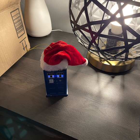 Dr who Tardis lighted ornament - Picture 4 of 5